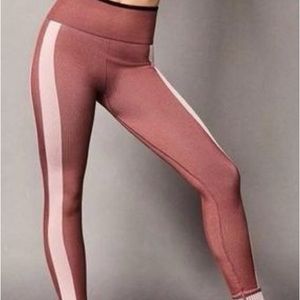 NWT. Fabletics | High-Waisted Seamless Colorblock Legging. Size Small